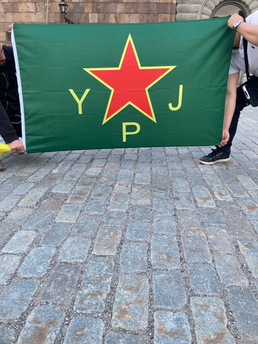 2022: Flagga: YPJ