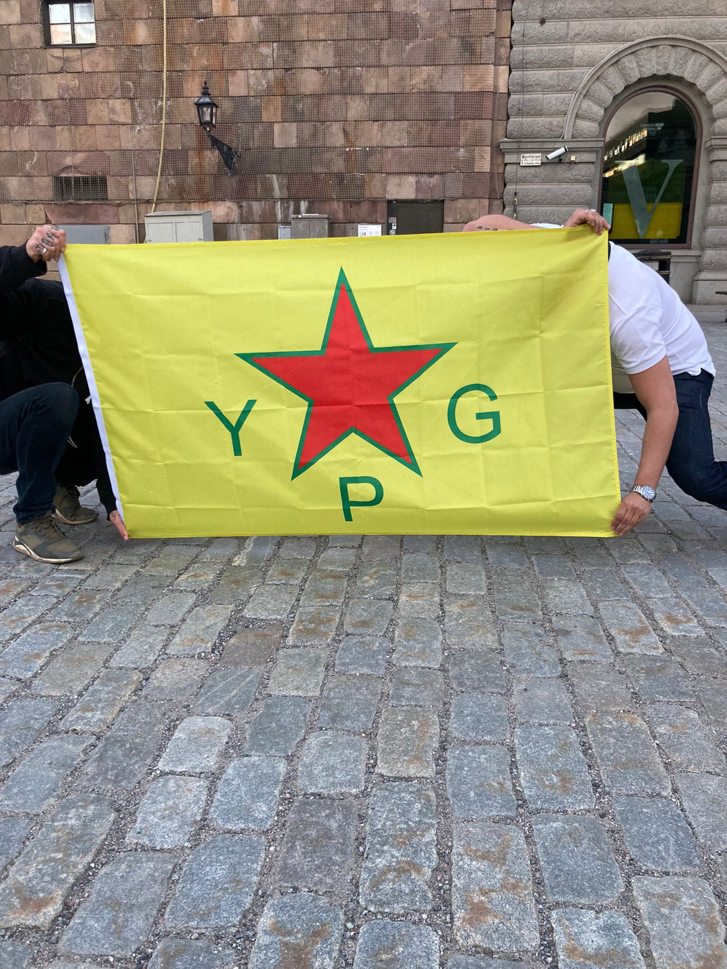 2022: Flagga: YPG